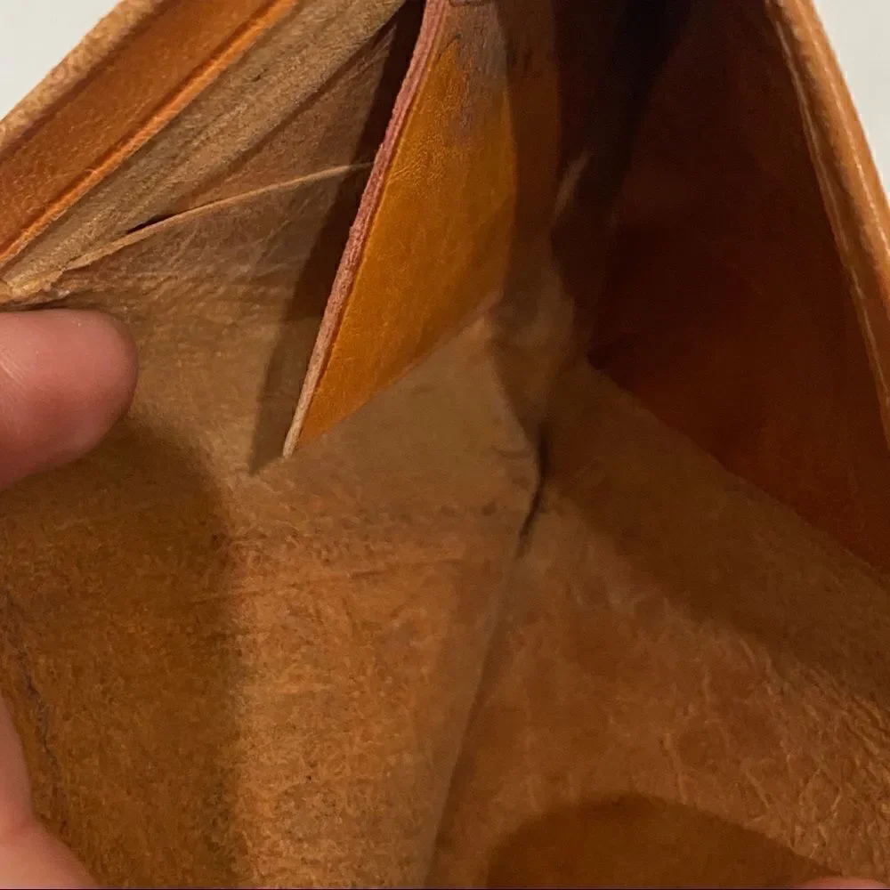 ⭐️VINTAGE  Embossed Tan Leather Wallet Mexico